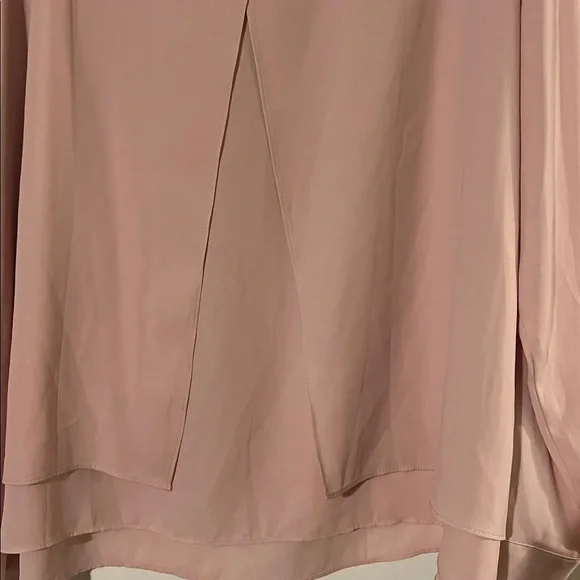 White House|Black Market pink long sleeve blouse with lovely back detail NWT - Picture 6 of 9